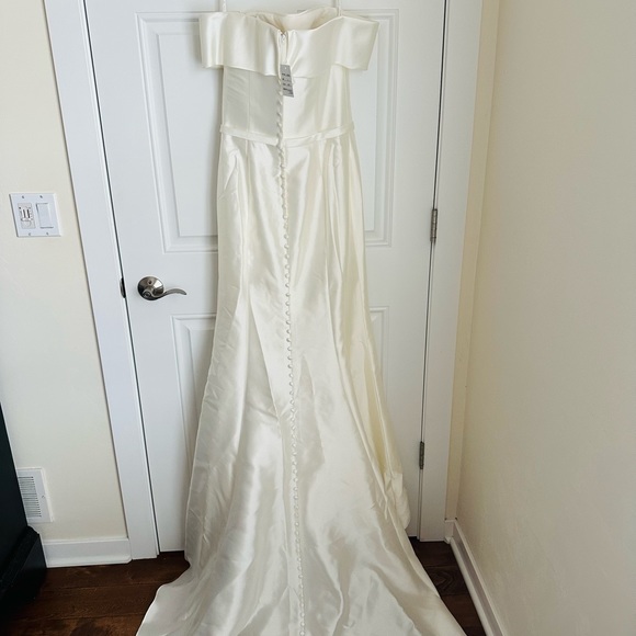 Brand new!  Love the dress however I never wore. - Picture 1 of 5